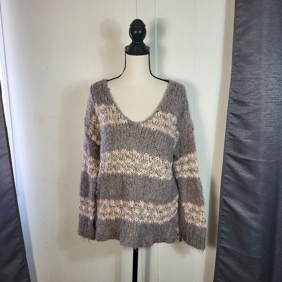 FREE PEOPLE Gray Pink Oversized Striped Fuzzy Linus Sweater Size Medium - Picture 2 of 4